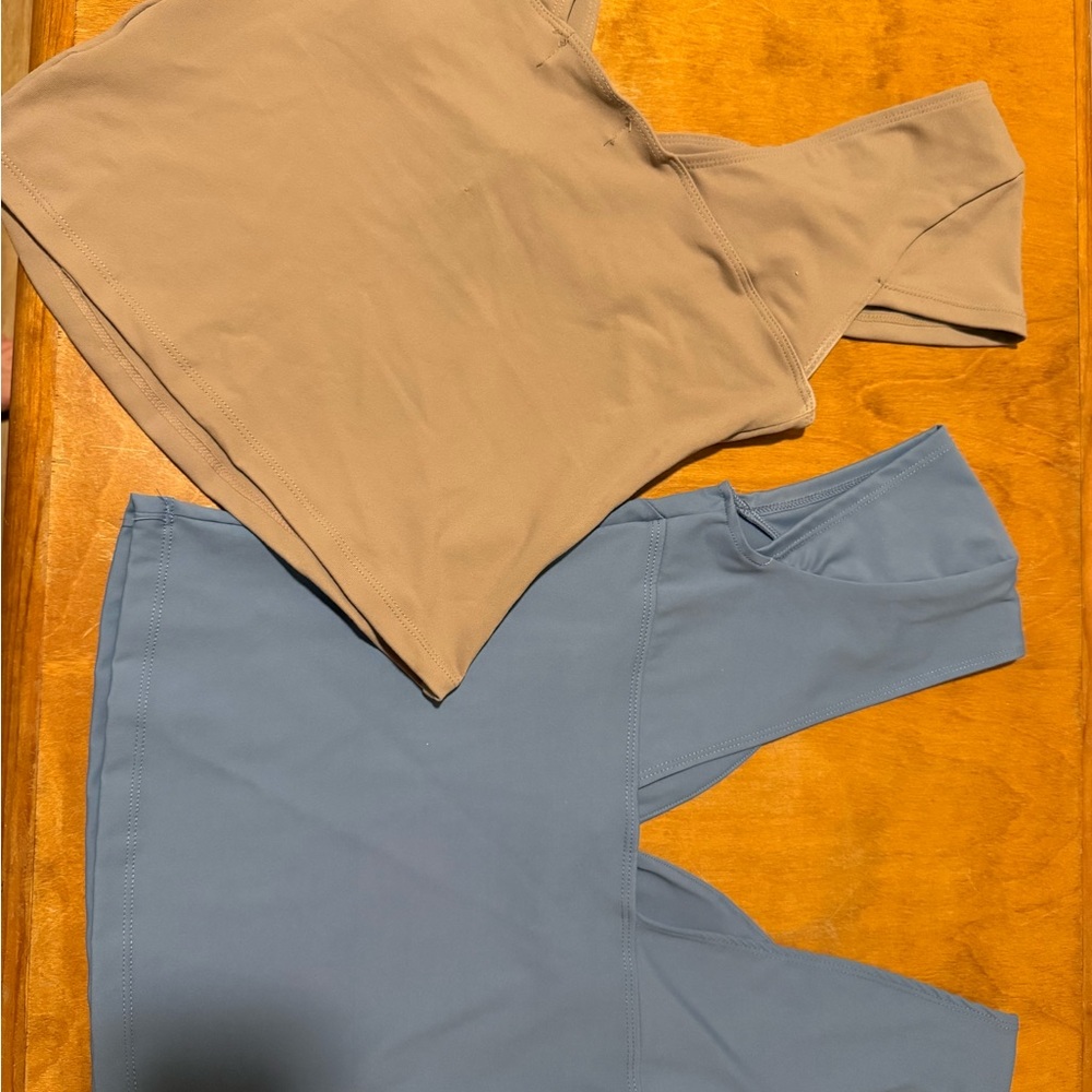 2 tops - Picture 4 of 6